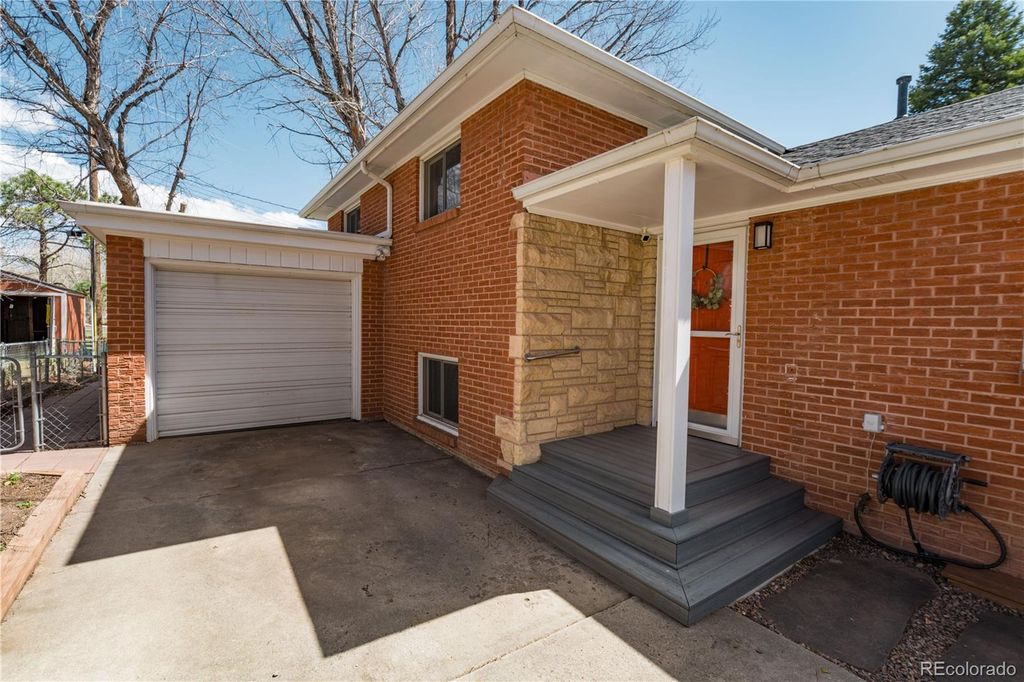 921 Valley Road, Colorado Springs, CO 80904