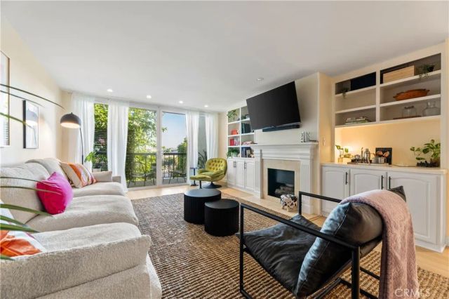 8535 W West Knoll Drive 312, West Hollywood, CA 90069