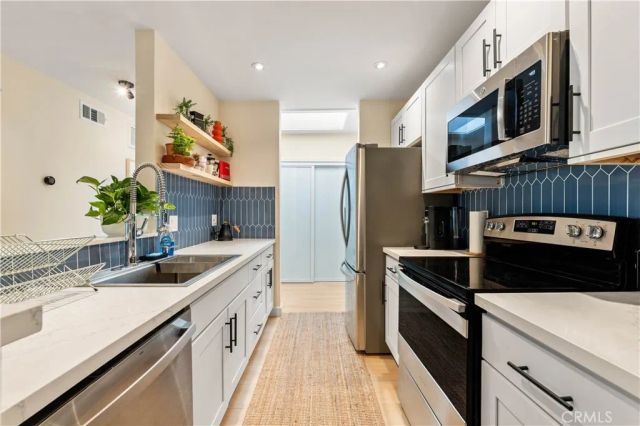 8535 W West Knoll Drive 312, West Hollywood, CA 90069