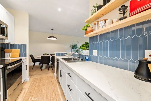 8535 W West Knoll Drive 312, West Hollywood, CA 90069
