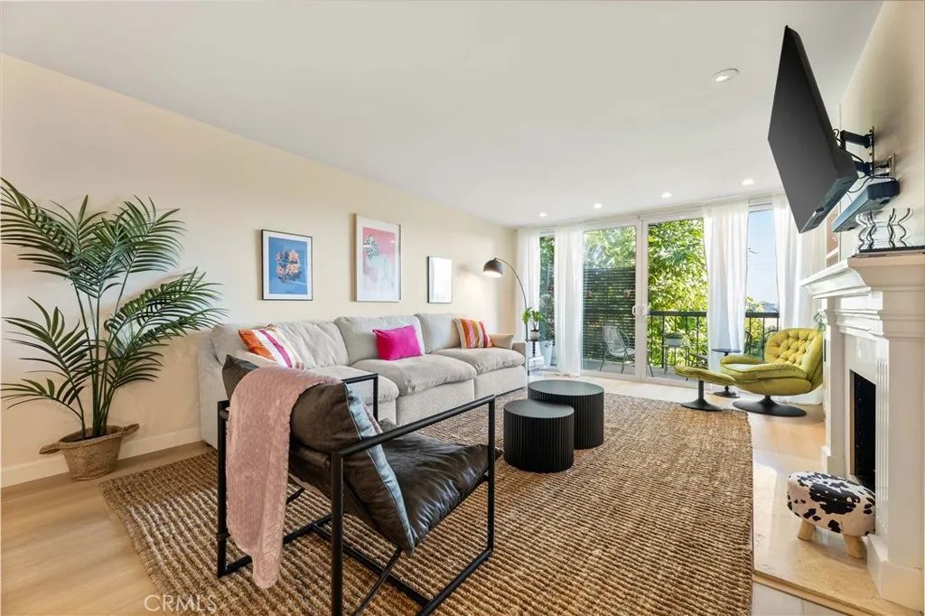 8535 W West Knoll Drive 312, West Hollywood, CA 90069