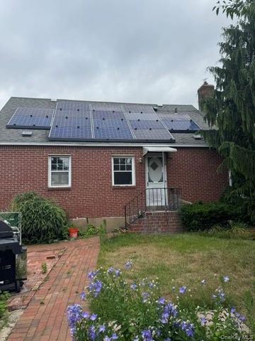 852 Henry Street, Uniondale, NY 11553