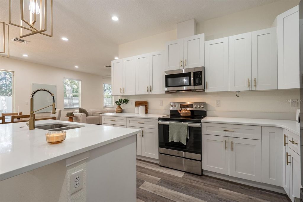 Image 4 of property listing at 248 ROBIN ROAD, Altamonte Springs, FL 32701