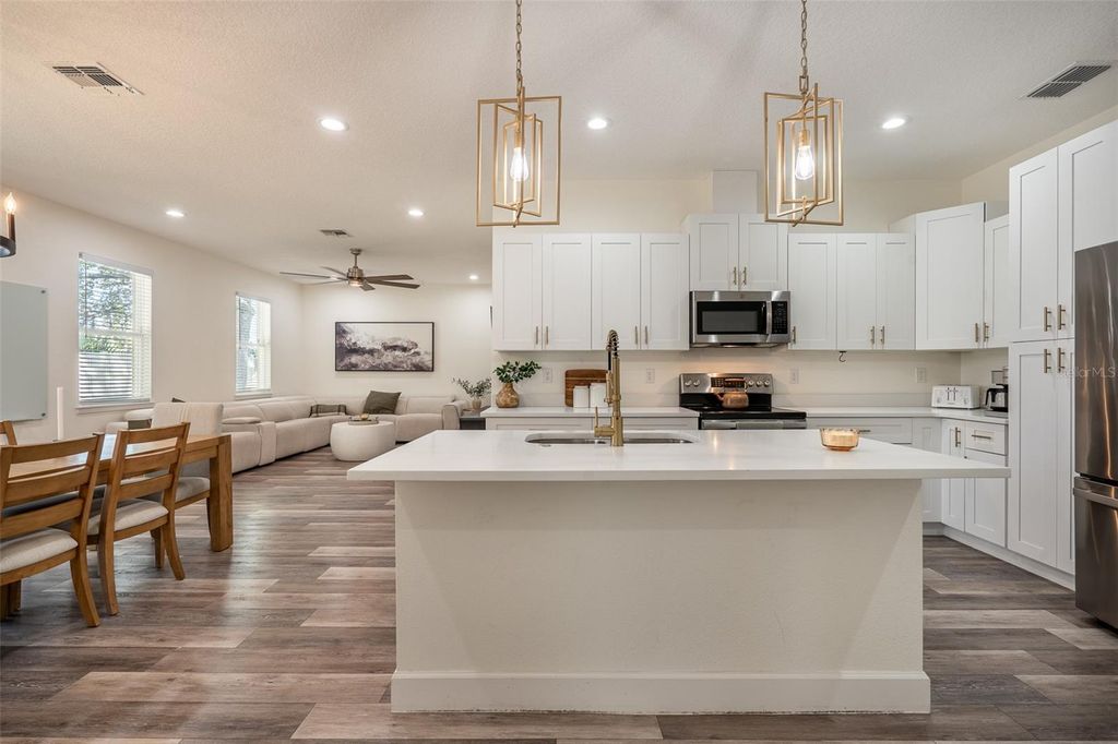 Image 7 of property listing at 248 ROBIN ROAD, Altamonte Springs, FL 32701