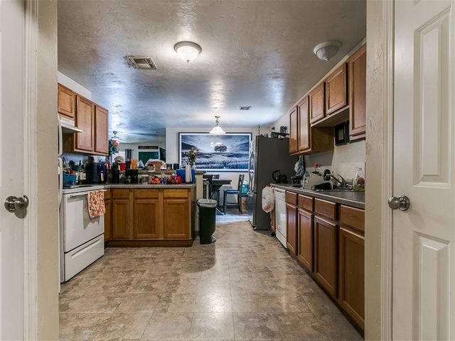 2004 NW 27th Street, Oklahoma City, OK 73106