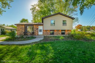 2103 Witchwood Lane, Lindenhurst, IL 60046