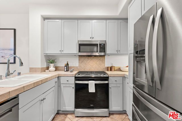 13044 Pacific 108, Los Angeles, CA 90094