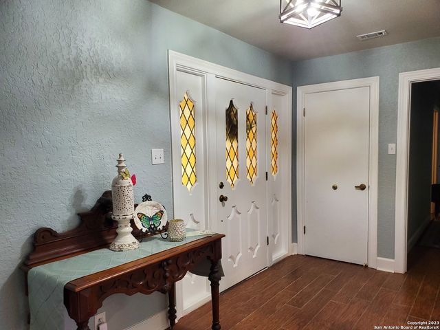 5918 Winding Ridge Dr, Windcrest, TX 78239