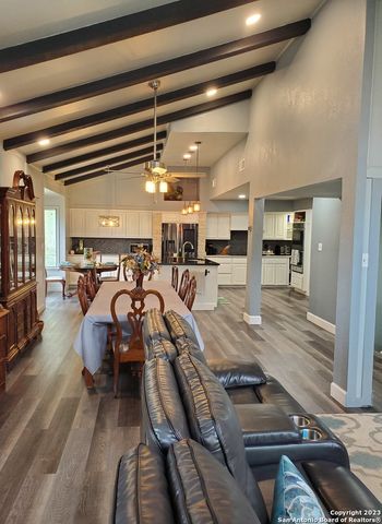 5918 Winding Ridge Dr, Windcrest, TX 78239