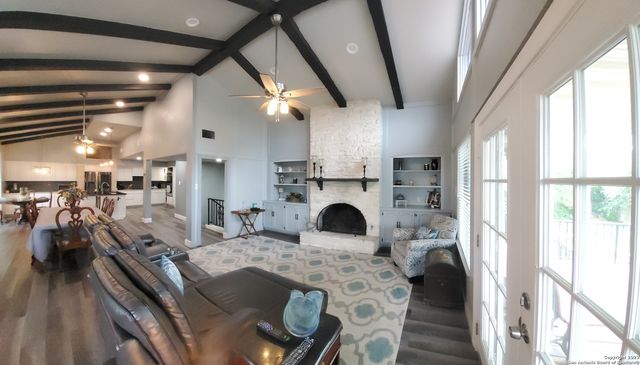 5918 Winding Ridge Dr, Windcrest, TX 78239