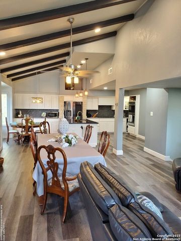 5918 Winding Ridge Dr, Windcrest, TX 78239