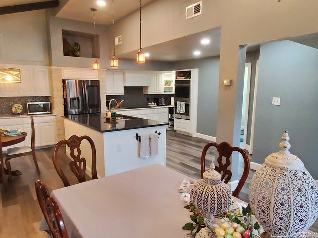 5918 Winding Ridge Dr, Windcrest, TX 78239