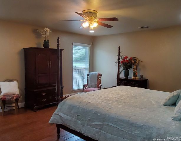 5918 Winding Ridge Dr, Windcrest, TX 78239