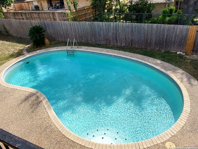 5918 Winding Ridge Dr, Windcrest, TX 78239