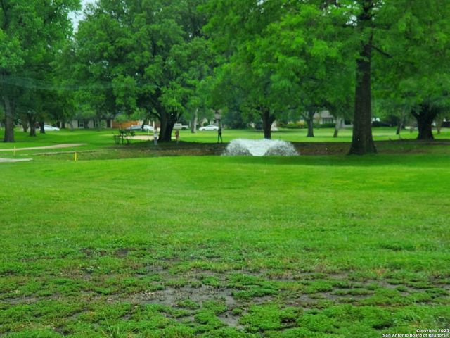 5918 Winding Ridge Dr, Windcrest, TX 78239