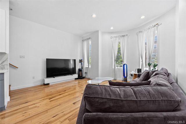 203 E Prospect Avenue, Mount Vernon, NY 10550
