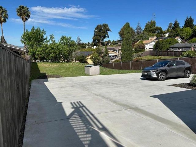 5025 Hilltop Drive, El Sobrante, CA 94803