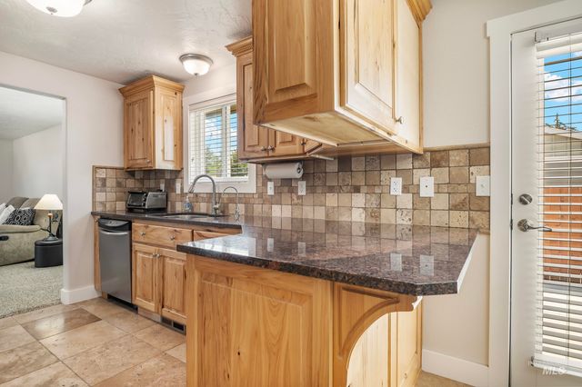 2104 Hillcrest Lane, Caldwell, ID 83605