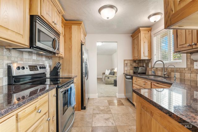 2104 Hillcrest Lane, Caldwell, ID 83605