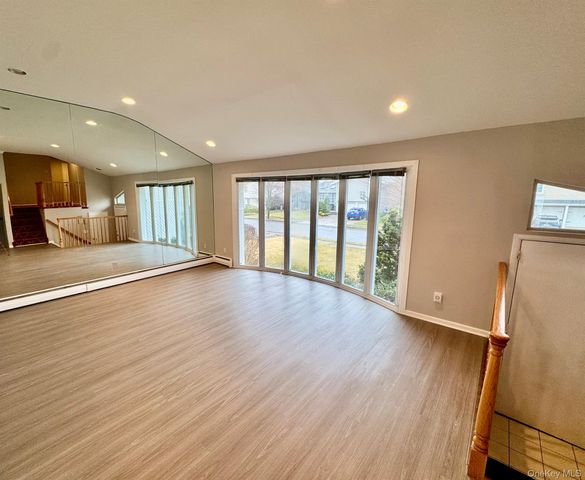 27 Fortune Lane, Jericho, NY 11753
