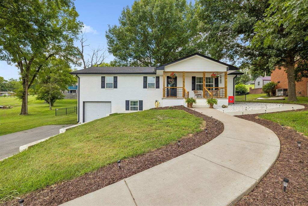 208 Western Ave, Hartsville, TN 37074