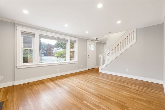 31 Oak St, Wellesley, MA 02482