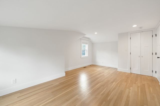 31 Oak St, Wellesley, MA 02482