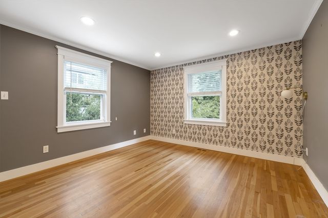 31 Oak St, Wellesley, MA 02482