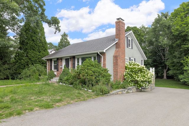31 Oak St, Wellesley, MA 02482