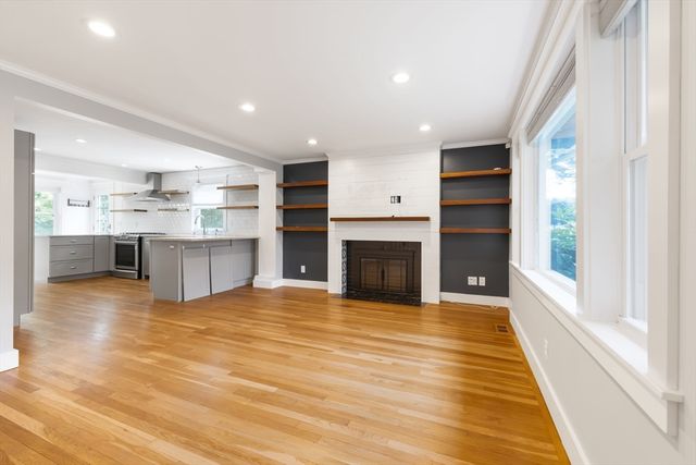 31 Oak St, Wellesley, MA 02482