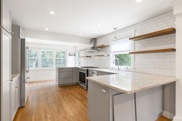 31 Oak St, Wellesley, MA 02482