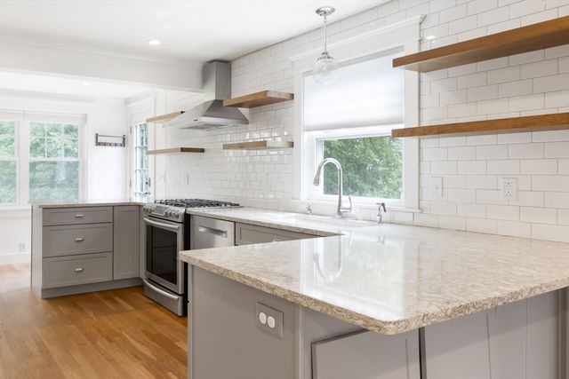 31 Oak St, Wellesley, MA 02482