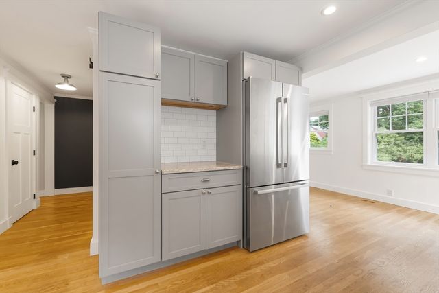 31 Oak St, Wellesley, MA 02482
