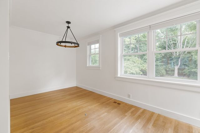 31 Oak St, Wellesley, MA 02482