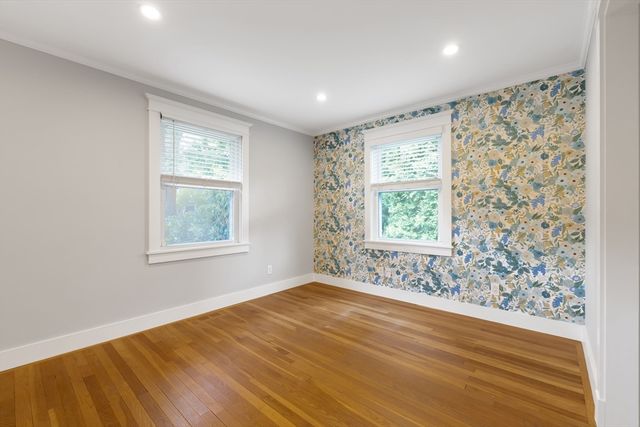 31 Oak St, Wellesley, MA 02482