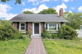 31 Oak St, Wellesley, MA 02482