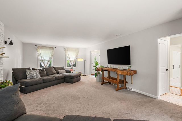 1695 Starwood Drive, Chesterton, IN 46304