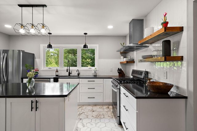 1695 Starwood Drive, Chesterton, IN 46304