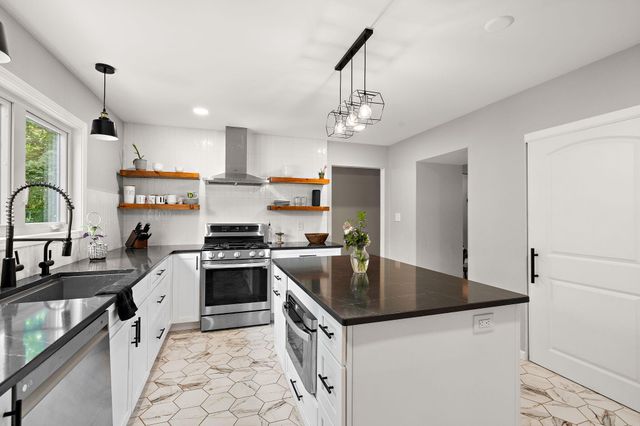 1695 Starwood Drive, Chesterton, IN 46304