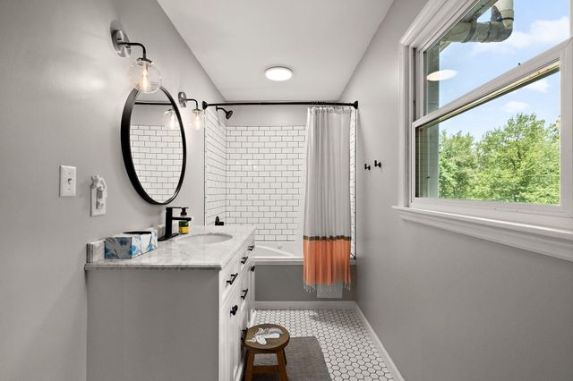 1695 Starwood Drive, Chesterton, IN 46304