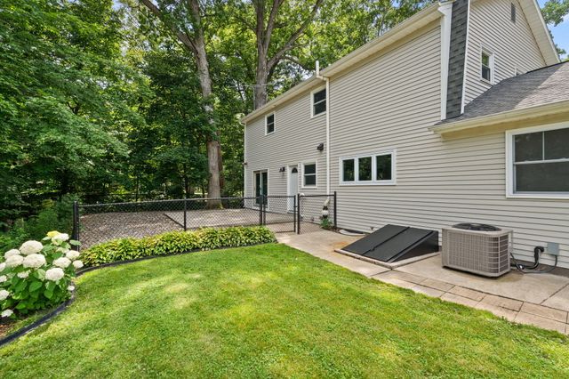 1695 Starwood Drive, Chesterton, IN 46304