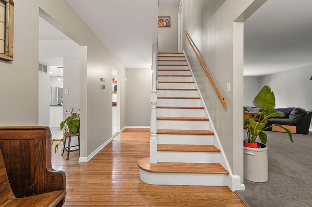 1695 Starwood Drive, Chesterton, IN 46304