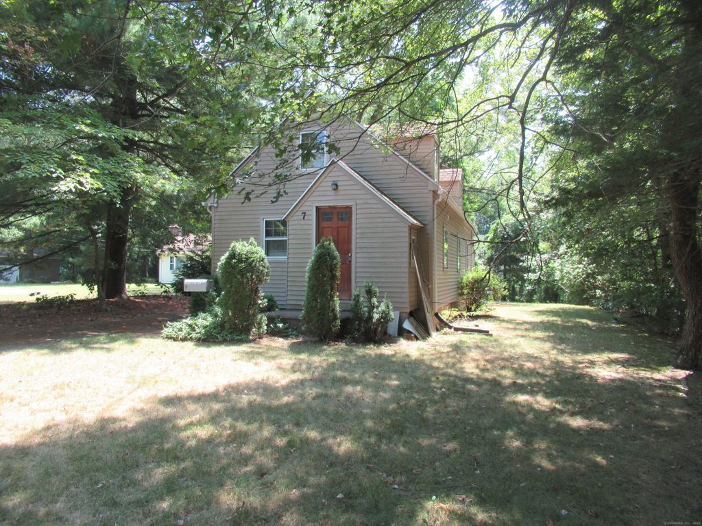 7 Pickney Avenue, Plainville, CT 06062