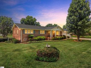 2016 Evergreen Drive, Boiling Springs, SC 29316