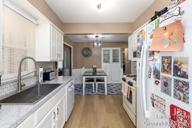 3225 Abington Drive Nw, City Of Walker, MI 49544