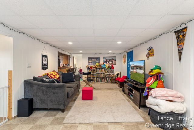 3225 Abington Drive Nw, City Of Walker, MI 49544