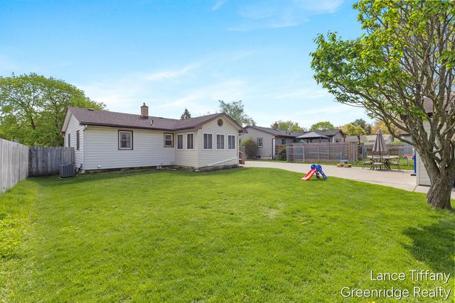 3225 Abington Drive Nw, City Of Walker, MI 49544