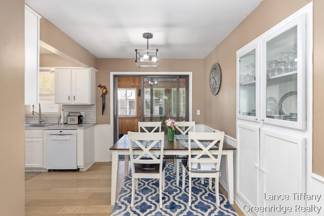 3225 Abington Drive Nw, City Of Walker, MI 49544