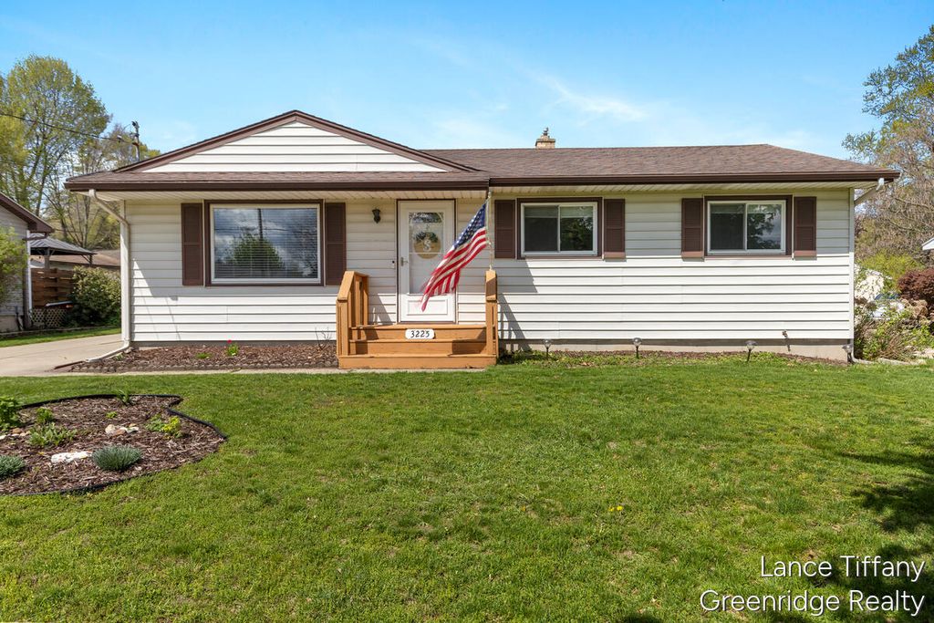 3225 Abington Drive Nw, City Of Walker, MI 49544