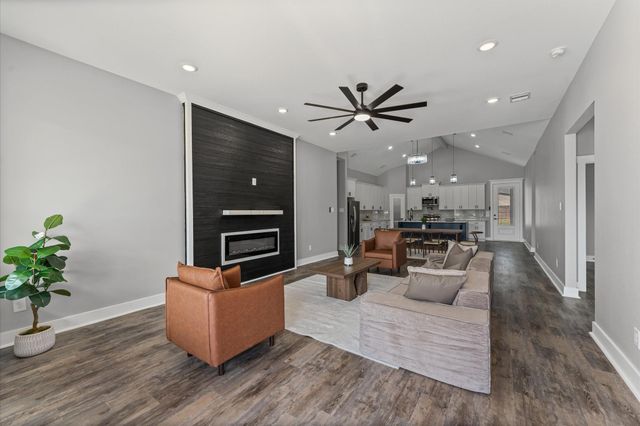 1109 Long Leaf Pine Street, Huffman, TX 77336